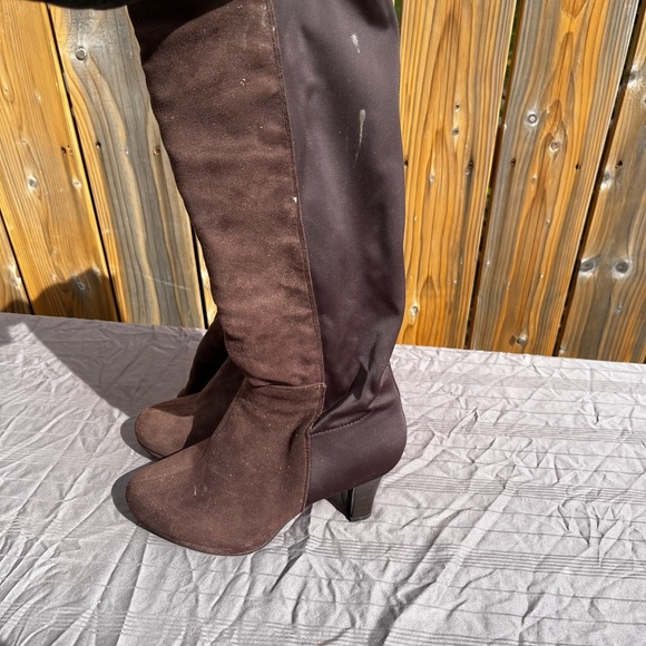 Ladies size 9 wide calf boots - Picture 2 of 2